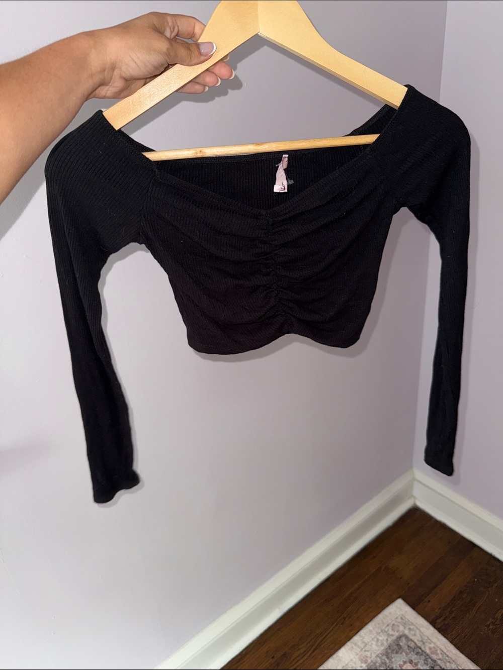 Black Long-Sleeve Ruched Crop Top